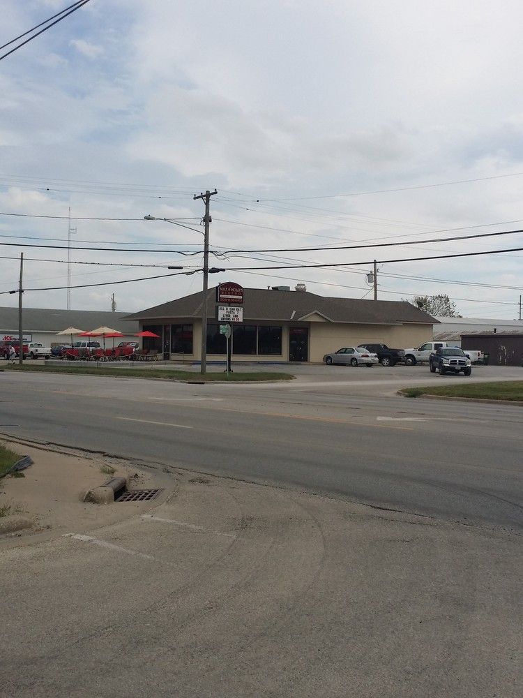 Macomb Family Restaurant: 1315 W Jackson St, Macomb, IL 61455